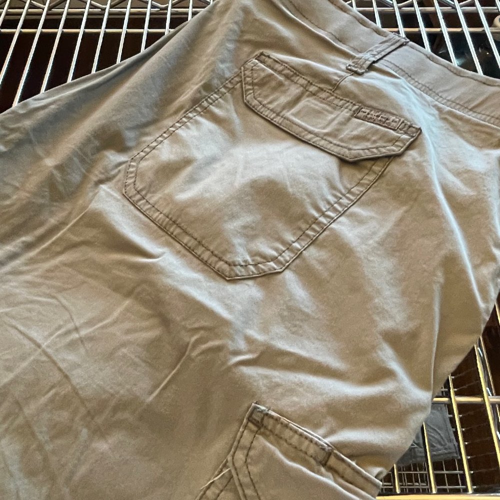 Lee Extreme Motion Cargo Shorts Size 50